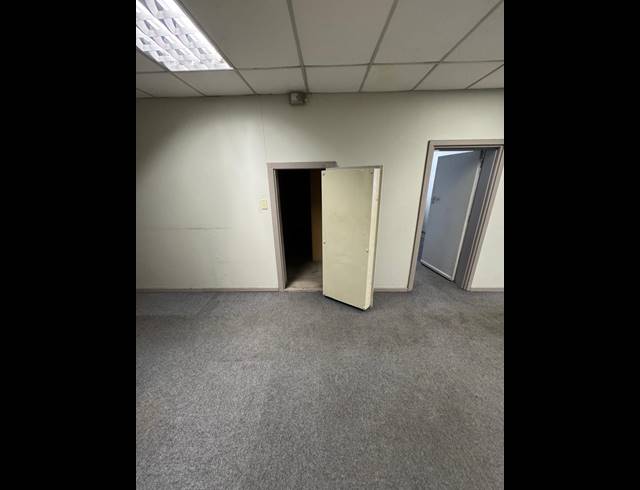 7,500M² OFFICE FOR SALE IN EAST LONDON CENTRAL